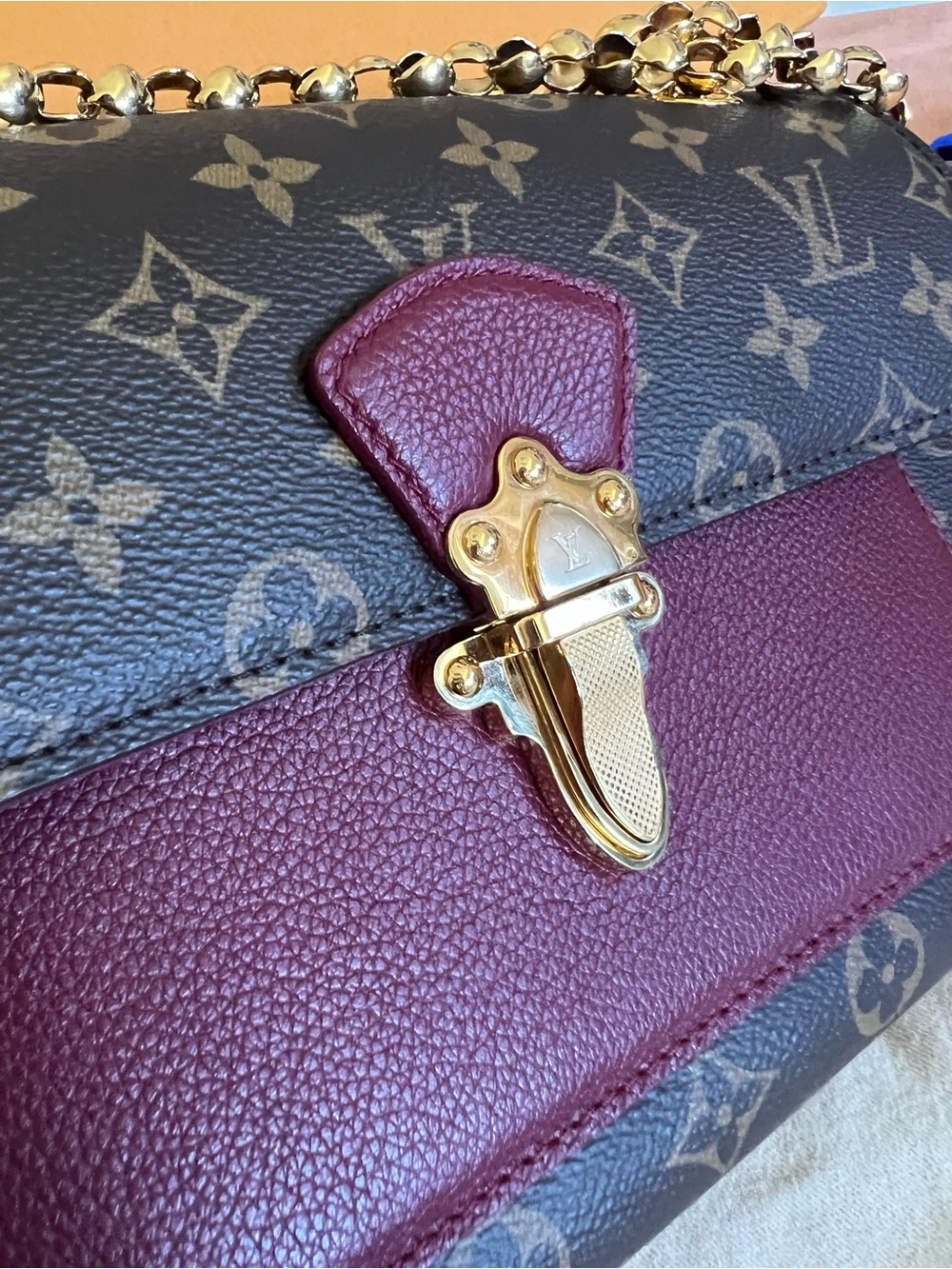 Louis Vuitton Monogram Shoulder Bag in Brown and Burgundy with Gold Hardware - Picture 5 of 13
